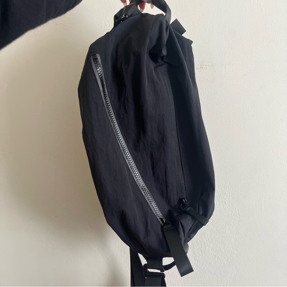 Lululemon Fast Track 2.0 Duffle Women Sports Bag Zipper Backpack in Black